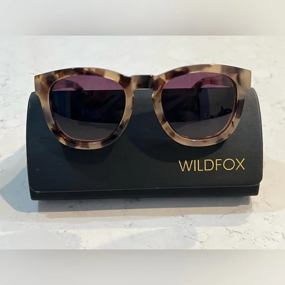 Wildfox Accessories Wildfox The Fox Round Light Tortoise